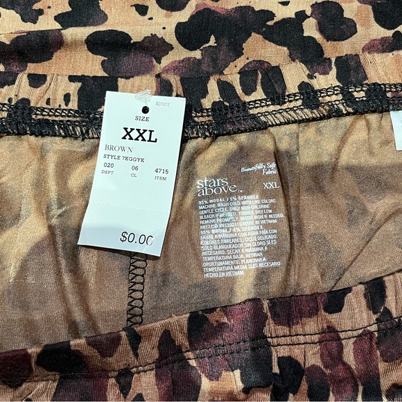 Stars Above Leopard Print Short Pajama Set - Picture 4 of 8